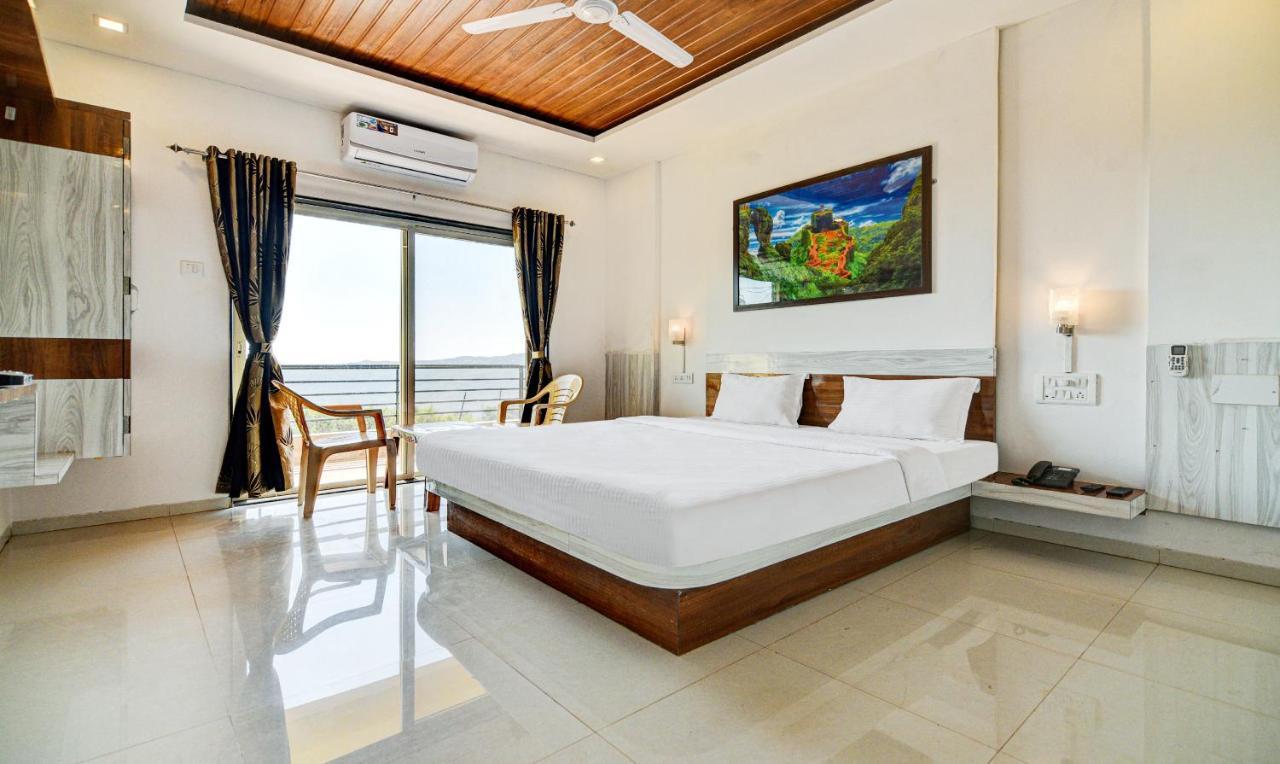 Aditya Hill View Inn Mahabaleshwar Bagian luar foto