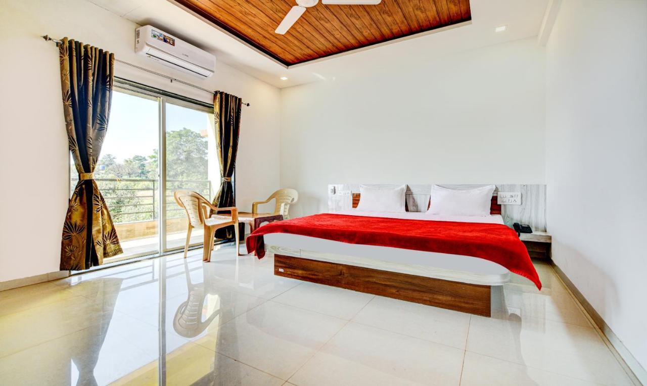 Aditya Hill View Inn Mahabaleshwar Bagian luar foto