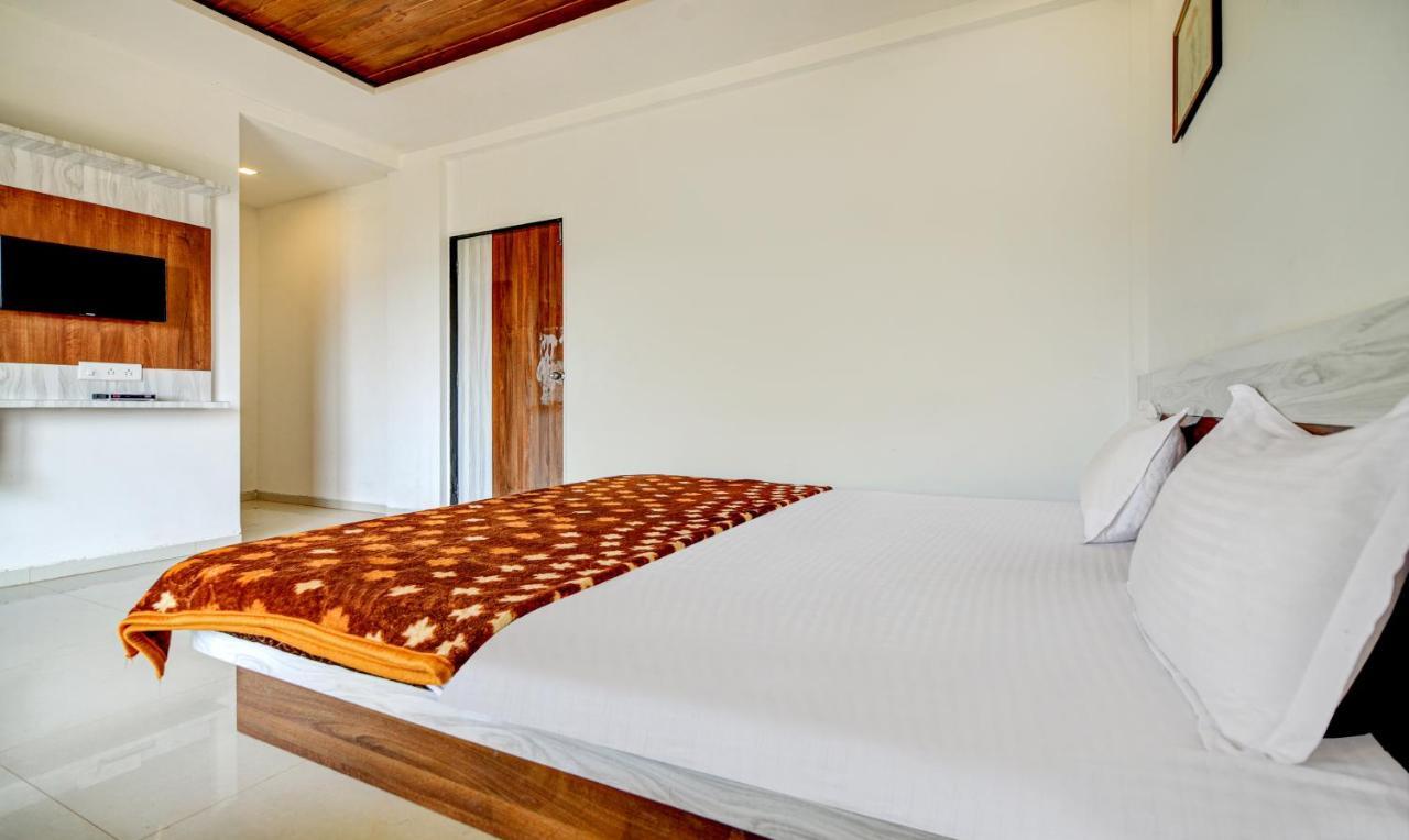 Aditya Hill View Inn Mahabaleshwar Bagian luar foto