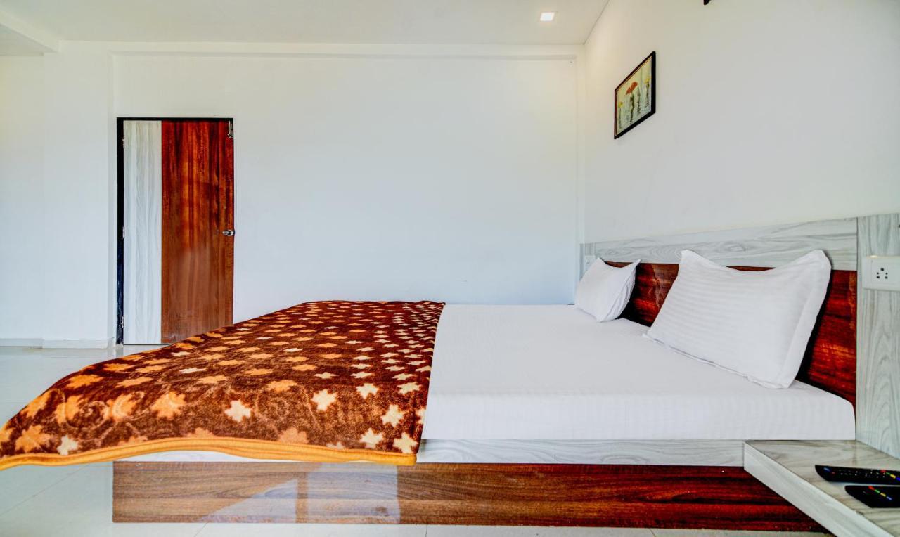 Aditya Hill View Inn Mahabaleshwar Bagian luar foto