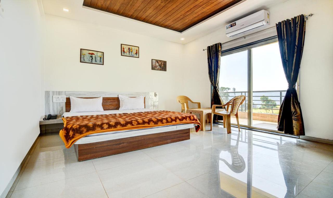 Aditya Hill View Inn Mahabaleshwar Bagian luar foto